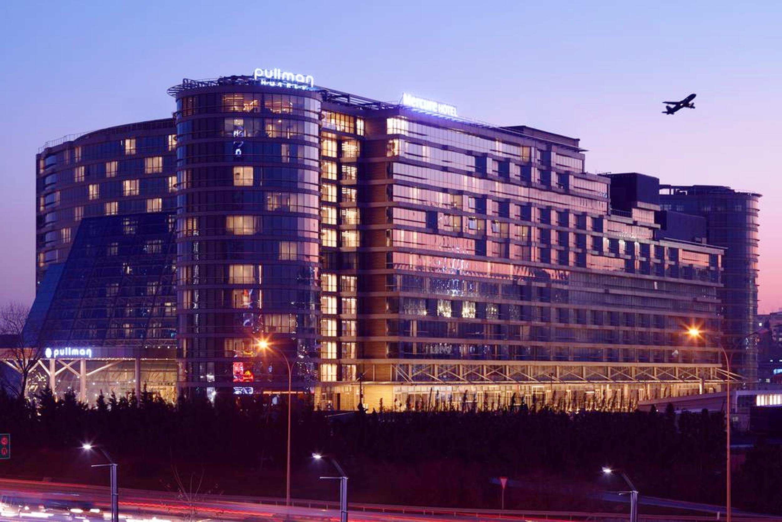 Mercure Istanbul West Hotel & Convention Center Exterior photo